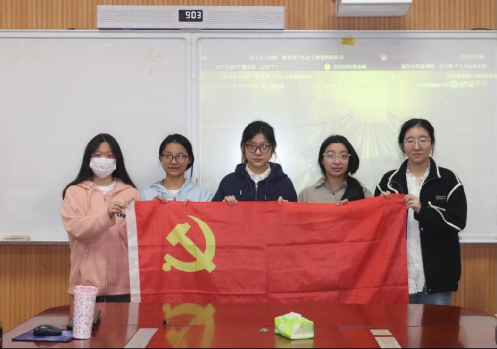 师教育学院组织第四十六期党员发展对象观看影片《建党伟业》